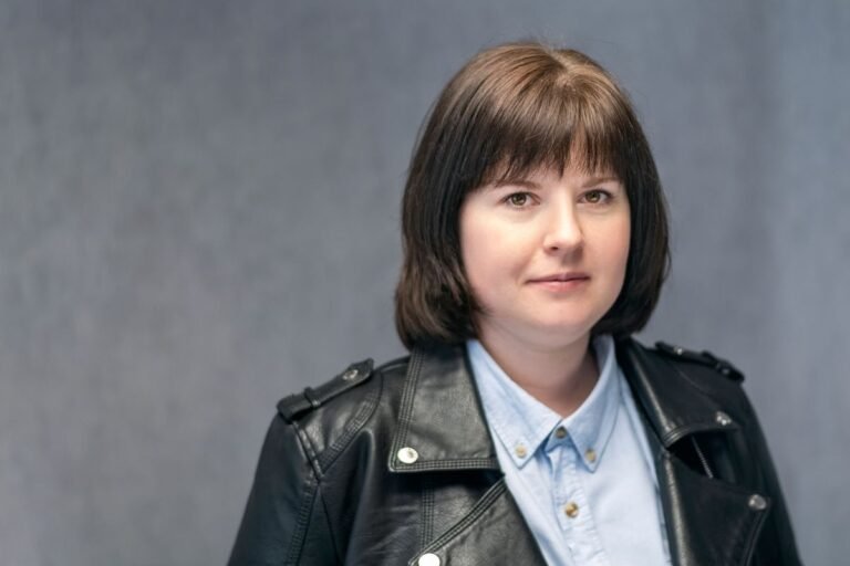 Coupe de cheveux court effilé sauvage : 10 idées pour femme