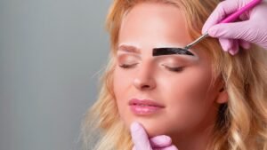 Spécialiste du regard : restructuration, extensions de cils, maquillage permanent et soins sur mesure