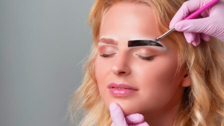 Spécialiste du regard : restructuration, extensions de cils, maquillage permanent et soins sur mesure