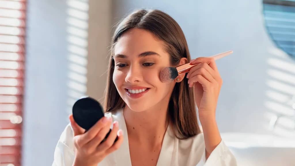 Jouer avec la lumière pour sublimer votre teint