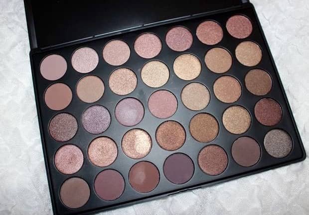 Utiliser une palette de maquillage adaptée à votre carnation